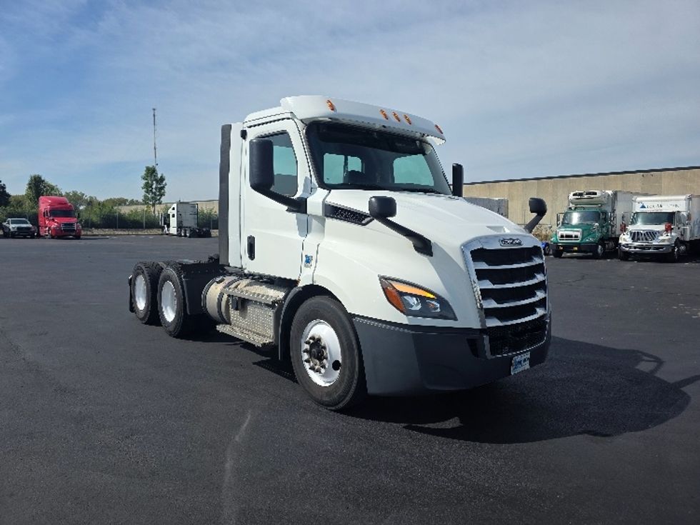 Day Cab Tractor-Heavy Duty Tractors-Freightliner-2020-T11664ST-Indianapolis-IN-195,038\n\t\tmiles-$ 58,500 - Image 1