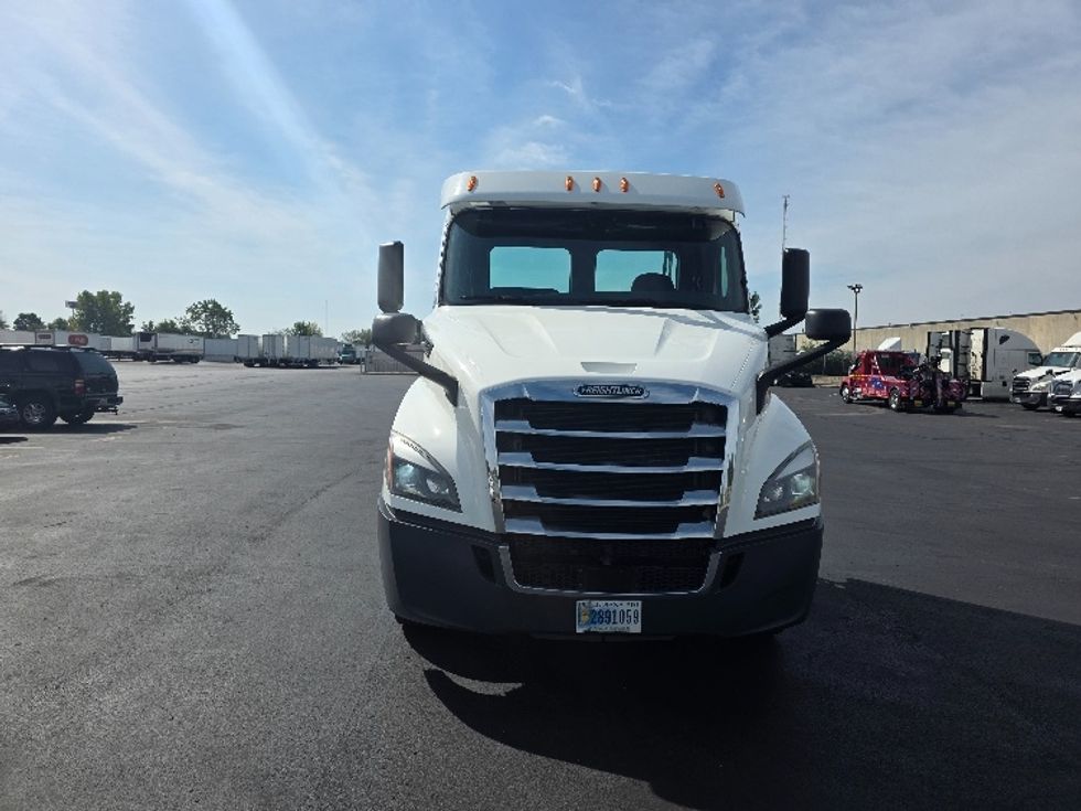 Day Cab Tractor-Heavy Duty Tractors-Freightliner-2020-T11664ST-Indianapolis-IN-195,038\n\t\tmiles-$ 58,500 - Image 2