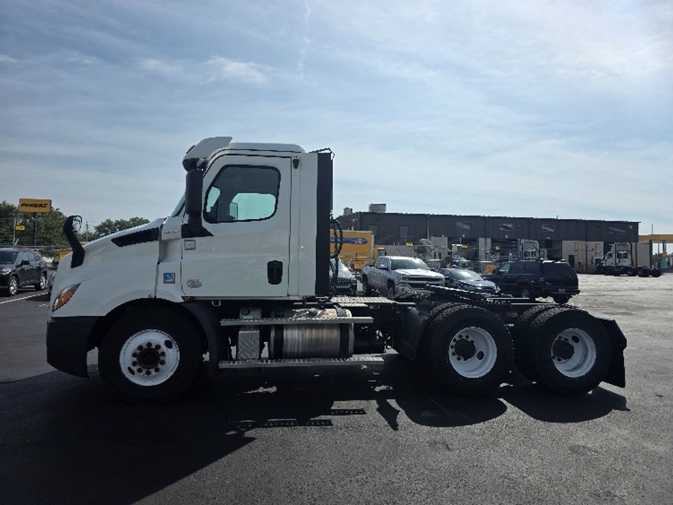 Day Cab Tractor-Heavy Duty Tractors-Freightliner-2020-T11664ST-Indianapolis-IN-195,038\n\t\tmiles-$ 58,500 - Image 4