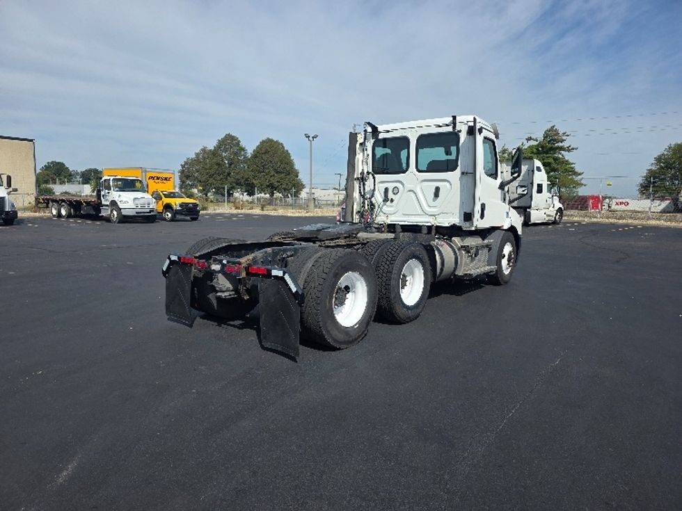 Day Cab Tractor-Heavy Duty Tractors-Freightliner-2020-T11664ST-Indianapolis-IN-195,038\n\t\tmiles-$ 58,500 - Image 7
