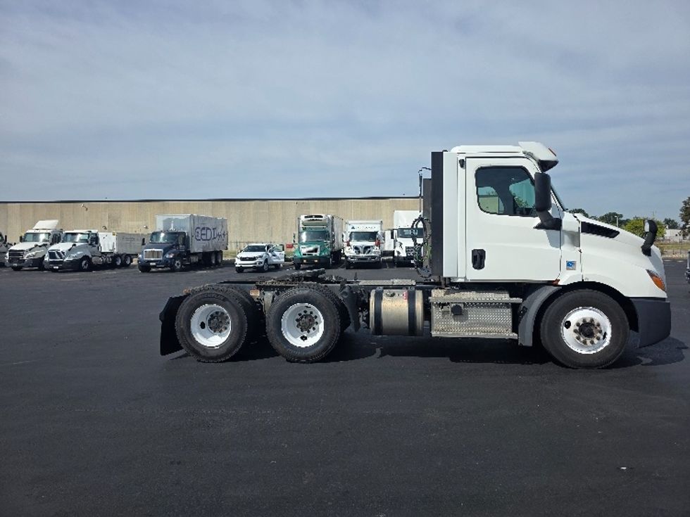 Day Cab Tractor-Heavy Duty Tractors-Freightliner-2020-T11664ST-Indianapolis-IN-195,038\n\t\tmiles-$ 58,500 - Image 8