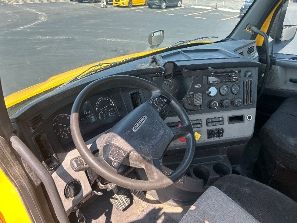 Day Cab Tractor-Heavy Duty Tractors-Freightliner-2020-T11664ST-Indianapolis-IN-215,224\n\t\tmiles-$ 54,250 - Image 10