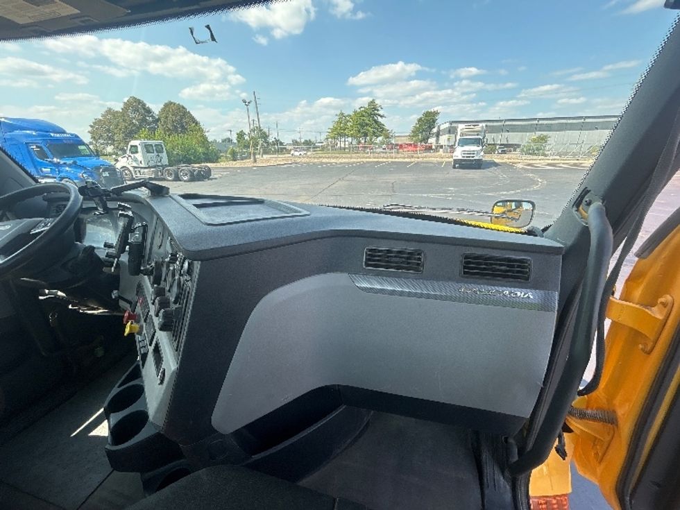 Day Cab Tractor-Heavy Duty Tractors-Freightliner-2020-T11664ST-Indianapolis-IN-215,224\n\t\tmiles-$ 54,250 - Image 13