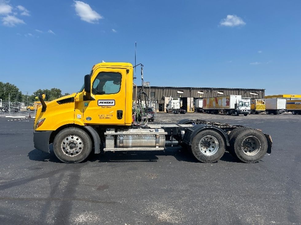 Day Cab Tractor-Heavy Duty Tractors-Freightliner-2020-T11664ST-Indianapolis-IN-215,224\n\t\tmiles-$ 54,250 - Image 4