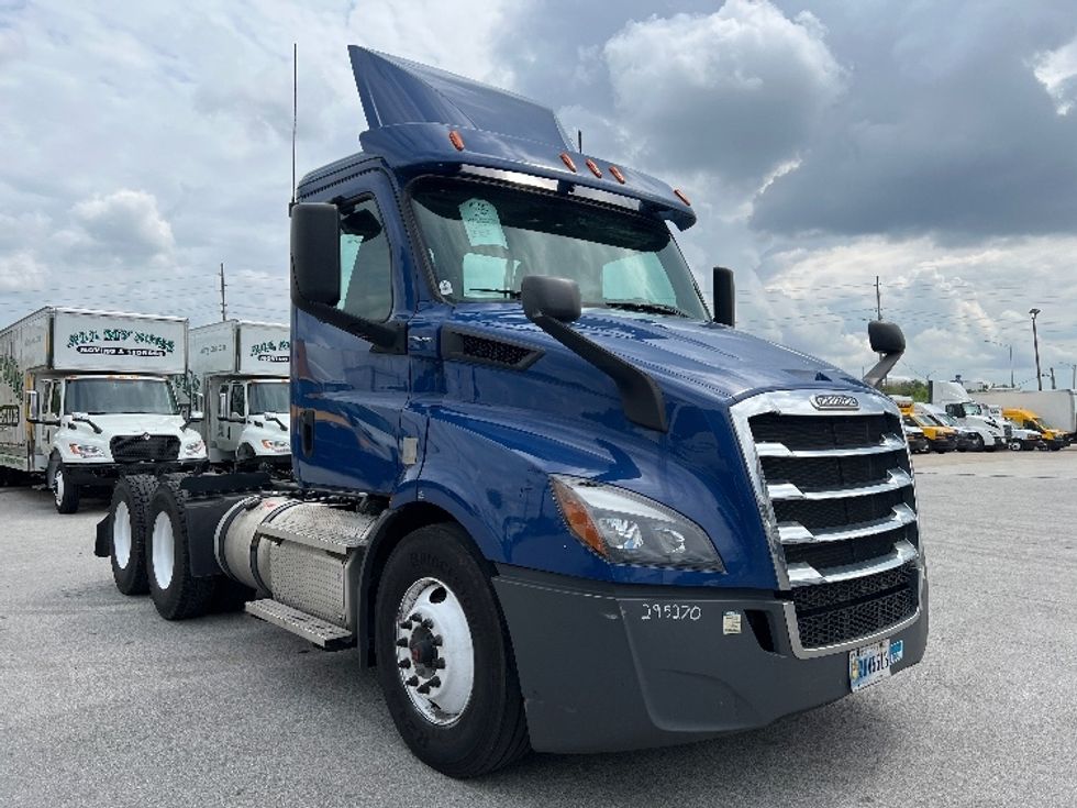 Day Cab Tractor-Heavy Duty Tractors-Freightliner-2020-T11664ST-Indianapolis-IN-433,367\n\t\tmiles-$ 56,250 - Image 1