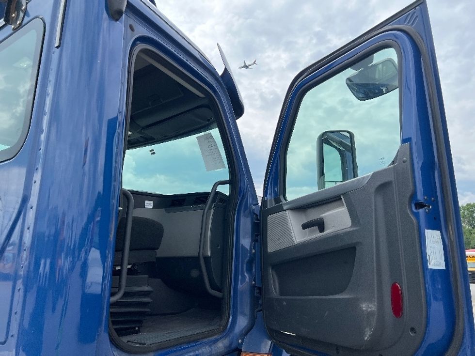 Day Cab Tractor-Heavy Duty Tractors-Freightliner-2020-T11664ST-Indianapolis-IN-433,367\n\t\tmiles-$ 56,250 - Image 12