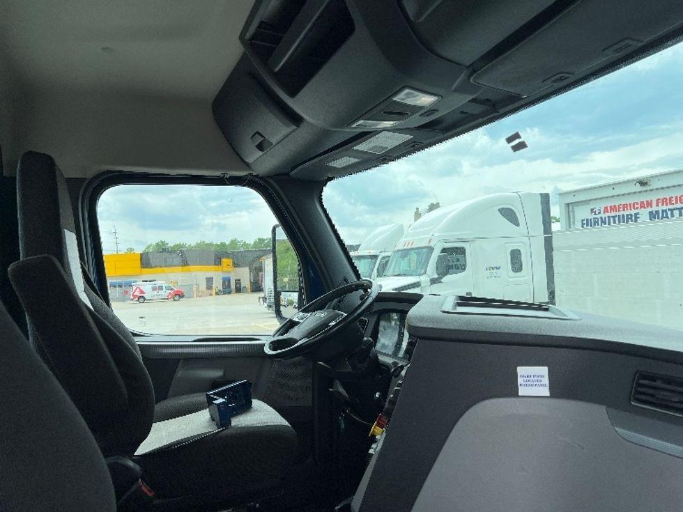 Day Cab Tractor-Heavy Duty Tractors-Freightliner-2020-T11664ST-Indianapolis-IN-433,367\n\t\tmiles-$ 56,250 - Image 14