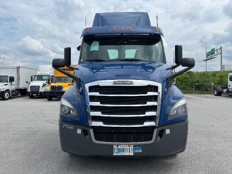 Day Cab Tractor-Heavy Duty Tractors-Freightliner-2020-T11664ST-Indianapolis-IN-433,367\n\t\tmiles-$ 56,250 - Image 2