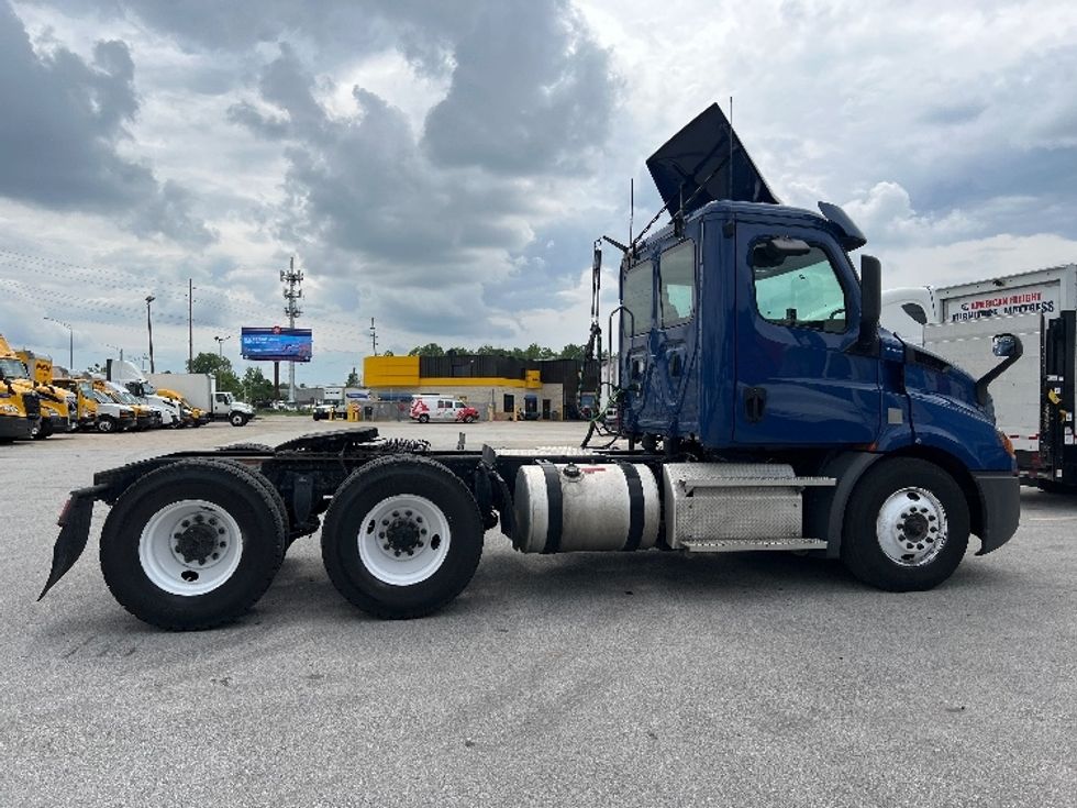 Day Cab Tractor-Heavy Duty Tractors-Freightliner-2020-T11664ST-Indianapolis-IN-433,367\n\t\tmiles-$ 56,250 - Image 8