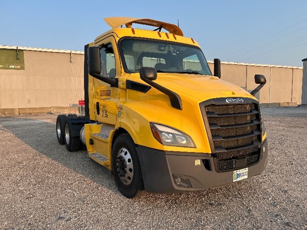 Day Cab Tractor-Heavy Duty Tractors-Freightliner-2020-T11664ST-Indianapolis-IN-571,588\n\t\tmiles-$ 31,000 - Image 1