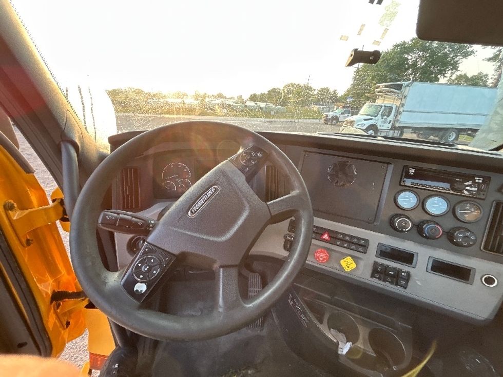 Day Cab Tractor-Heavy Duty Tractors-Freightliner-2020-T11664ST-Indianapolis-IN-571,588\n\t\tmiles-$ 31,000 - Image 10