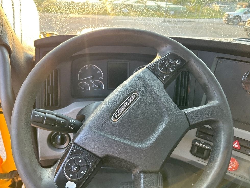 Day Cab Tractor-Heavy Duty Tractors-Freightliner-2020-T11664ST-Indianapolis-IN-571,588\n\t\tmiles-$ 31,000 - Image 11