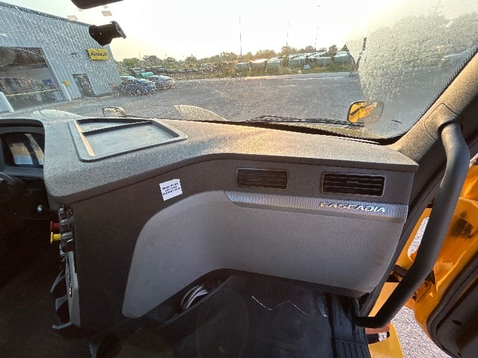 Day Cab Tractor-Heavy Duty Tractors-Freightliner-2020-T11664ST-Indianapolis-IN-571,588\n\t\tmiles-$ 31,000 - Image 13