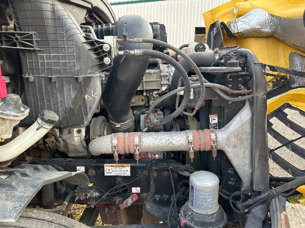Day Cab Tractor-Heavy Duty Tractors-Freightliner-2020-T11664ST-Indianapolis-IN-571,588\n\t\tmiles-$ 31,000 - Image 15