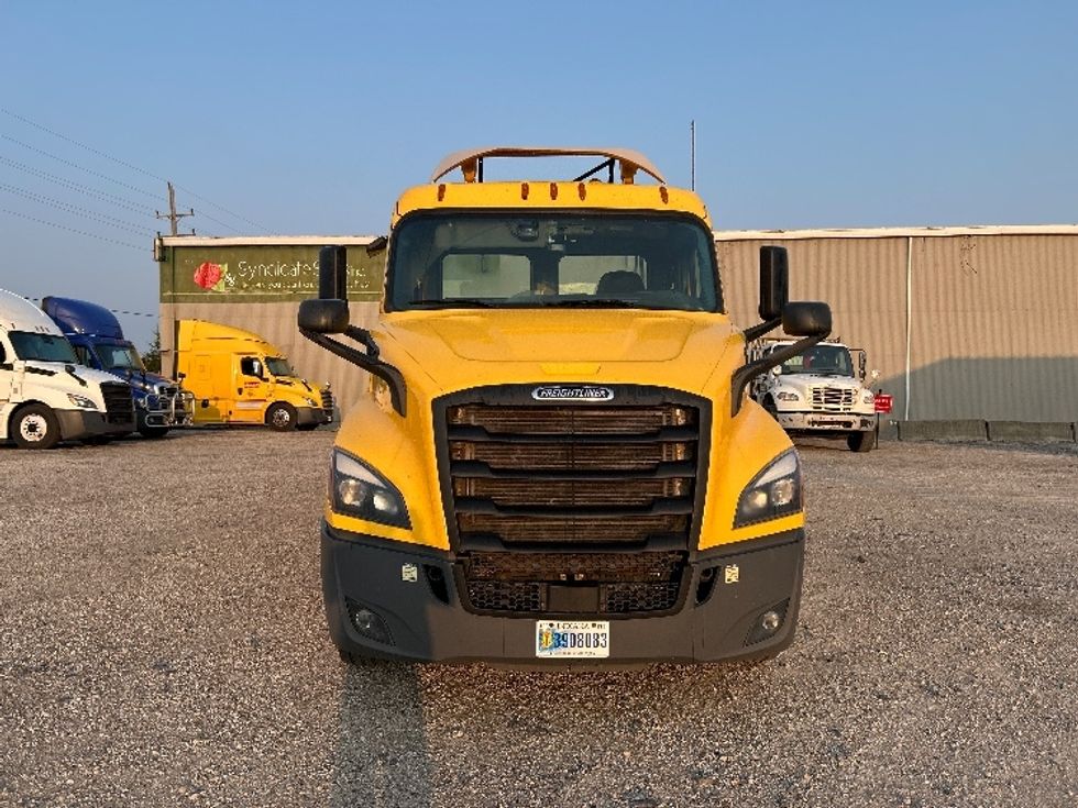 Day Cab Tractor-Heavy Duty Tractors-Freightliner-2020-T11664ST-Indianapolis-IN-571,588\n\t\tmiles-$ 31,000 - Image 2