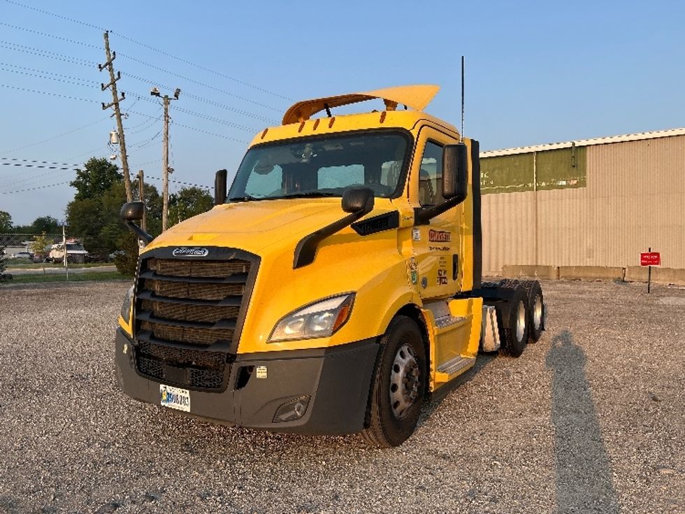 Day Cab Tractor-Heavy Duty Tractors-Freightliner-2020-T11664ST-Indianapolis-IN-571,588\n\t\tmiles-$ 31,000 - Image 3
