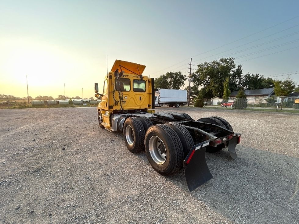 Day Cab Tractor-Heavy Duty Tractors-Freightliner-2020-T11664ST-Indianapolis-IN-571,588\n\t\tmiles-$ 31,000 - Image 5