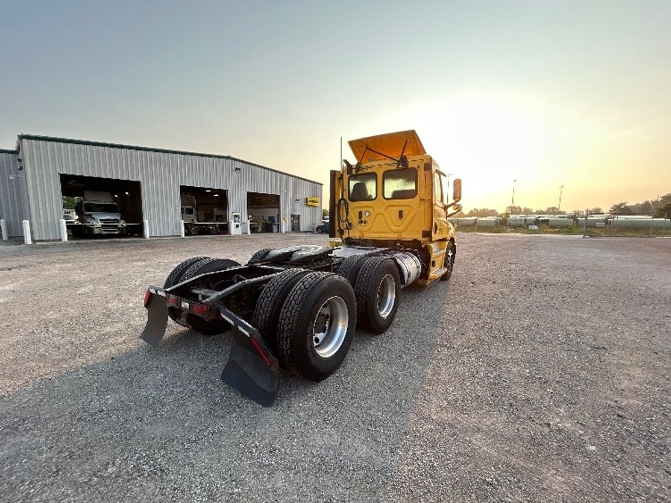 Day Cab Tractor-Heavy Duty Tractors-Freightliner-2020-T11664ST-Indianapolis-IN-571,588\n\t\tmiles-$ 31,000 - Image 7