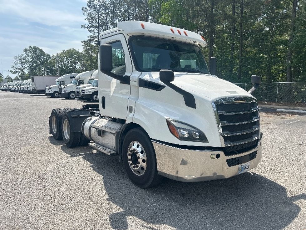 Day Cab Tractor-Heavy Duty Tractors-Freightliner-2020-T11664ST-Jacksonville-FL-488,995\n\t\tmiles-$ 45,000 - Image 1