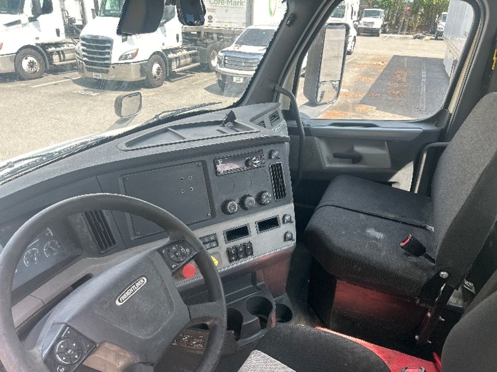 Day Cab Tractor-Heavy Duty Tractors-Freightliner-2020-T11664ST-Jacksonville-FL-488,995\n\t\tmiles-$ 45,000 - Image 10