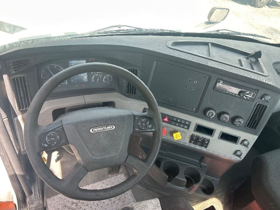 Day Cab Tractor-Heavy Duty Tractors-Freightliner-2020-T11664ST-Jacksonville-FL-488,995\n\t\tmiles-$ 45,000 - Image 11