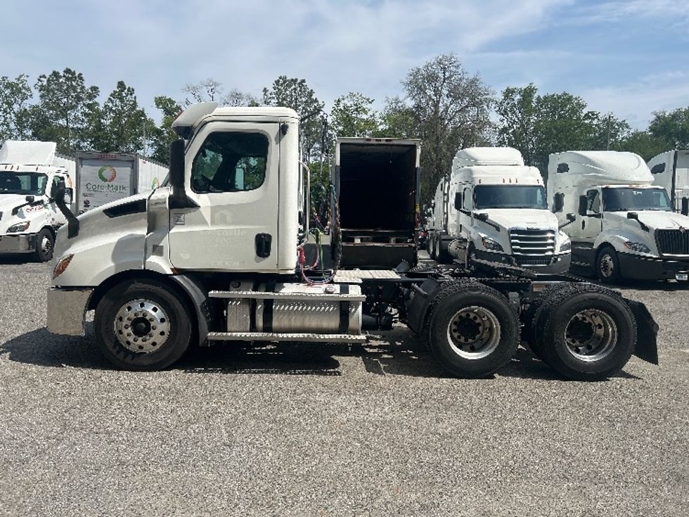 Day Cab Tractor-Heavy Duty Tractors-Freightliner-2020-T11664ST-Jacksonville-FL-488,995\n\t\tmiles-$ 45,000 - Image 4
