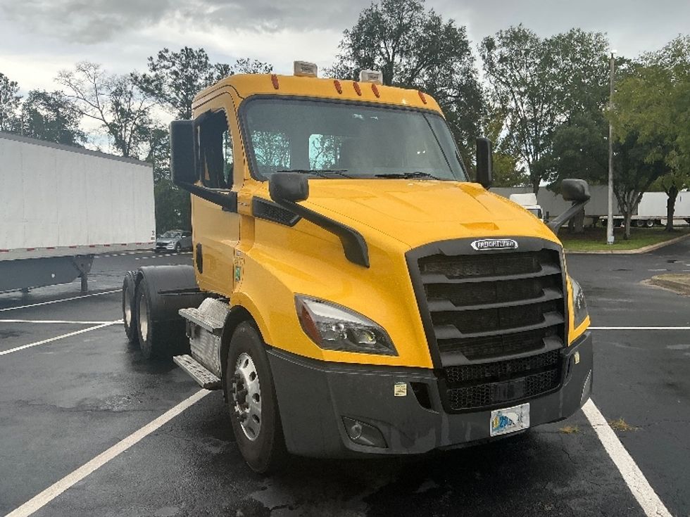 Day Cab Tractor-Heavy Duty Tractors-Freightliner-2020-T11664ST-Jacksonville-FL-583,452\n\t\tmiles-$ 31,000 - Image 1