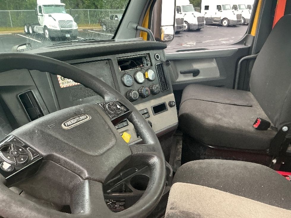 Day Cab Tractor-Heavy Duty Tractors-Freightliner-2020-T11664ST-Jacksonville-FL-583,452\n\t\tmiles-$ 31,000 - Image 10