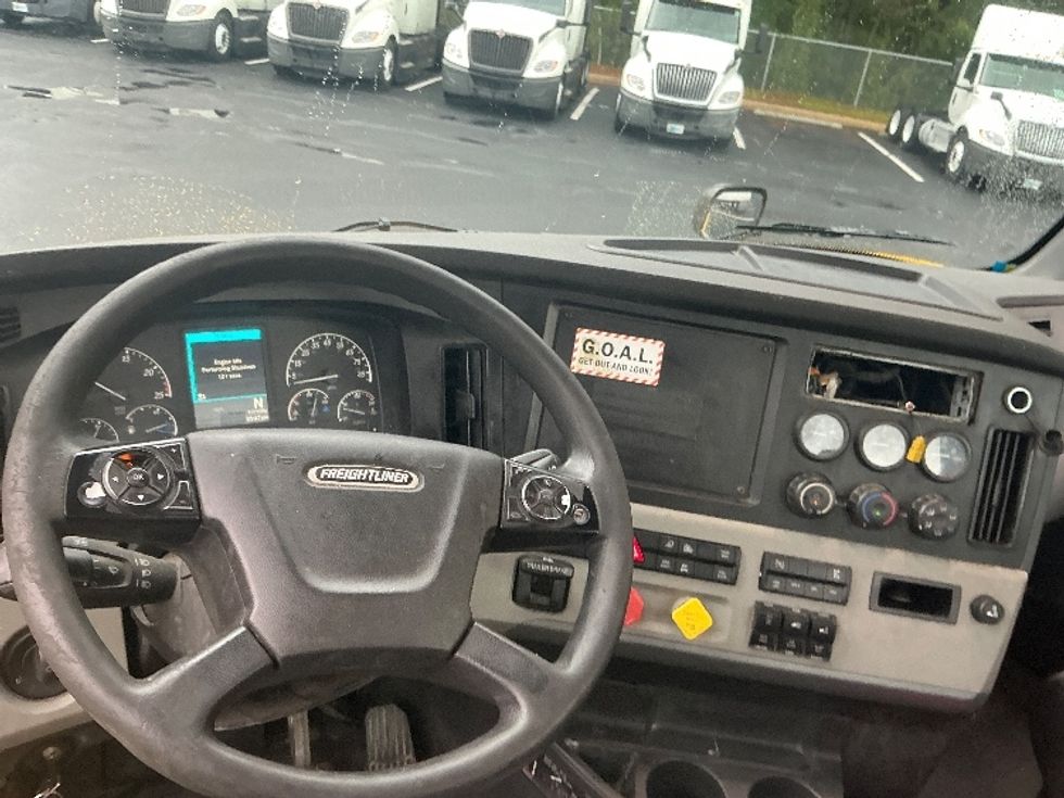 Day Cab Tractor-Heavy Duty Tractors-Freightliner-2020-T11664ST-Jacksonville-FL-583,452\n\t\tmiles-$ 31,000 - Image 11