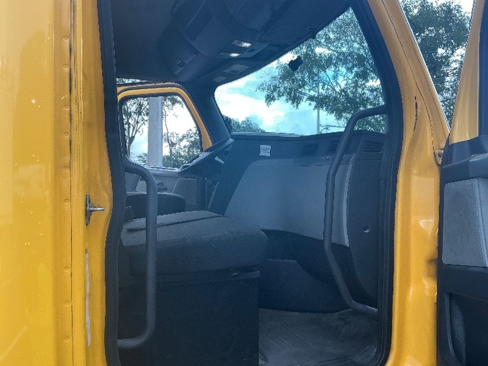 Day Cab Tractor-Heavy Duty Tractors-Freightliner-2020-T11664ST-Jacksonville-FL-583,452\n\t\tmiles-$ 31,000 - Image 12