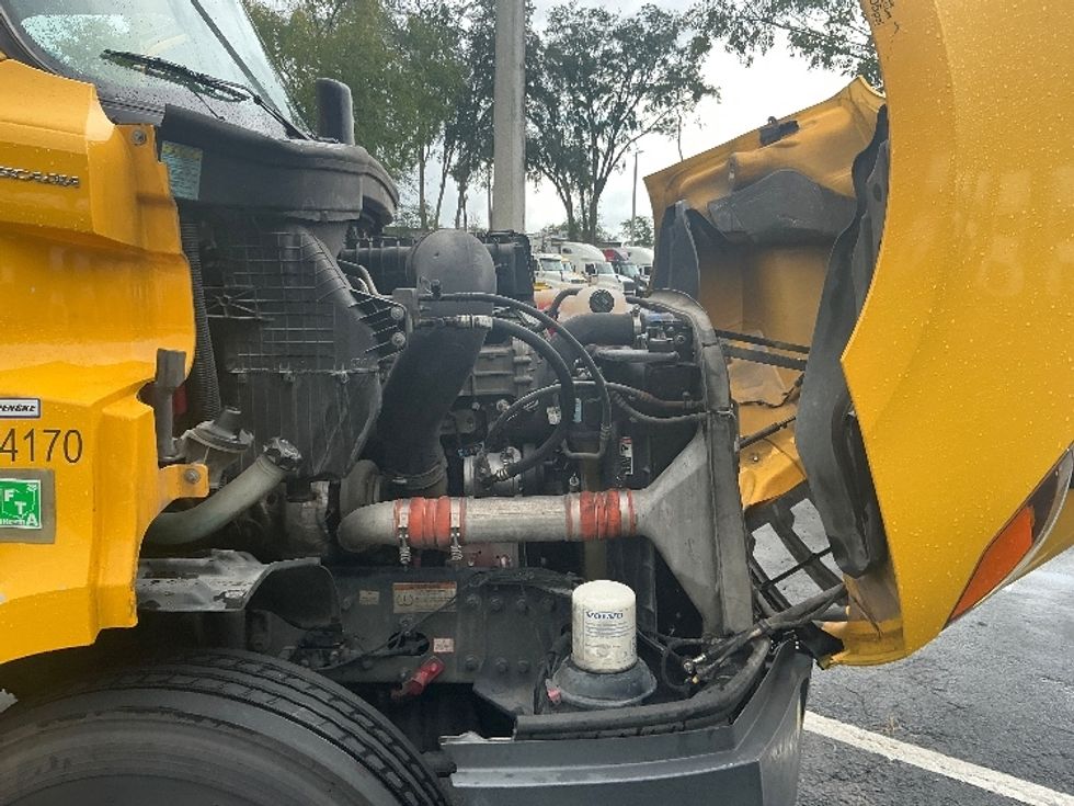 Day Cab Tractor-Heavy Duty Tractors-Freightliner-2020-T11664ST-Jacksonville-FL-583,452\n\t\tmiles-$ 31,000 - Image 15
