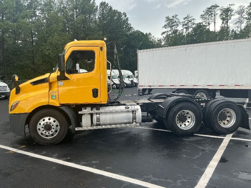 Day Cab Tractor-Heavy Duty Tractors-Freightliner-2020-T11664ST-Jacksonville-FL-583,452\n\t\tmiles-$ 31,000 - Image 4