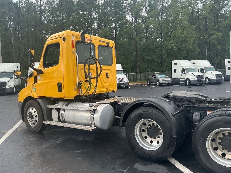 Day Cab Tractor-Heavy Duty Tractors-Freightliner-2020-T11664ST-Jacksonville-FL-583,452\n\t\tmiles-$ 31,000 - Image 5