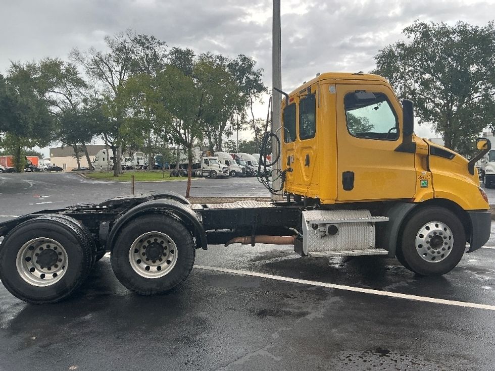 Day Cab Tractor-Heavy Duty Tractors-Freightliner-2020-T11664ST-Jacksonville-FL-583,452\n\t\tmiles-$ 31,000 - Image 8