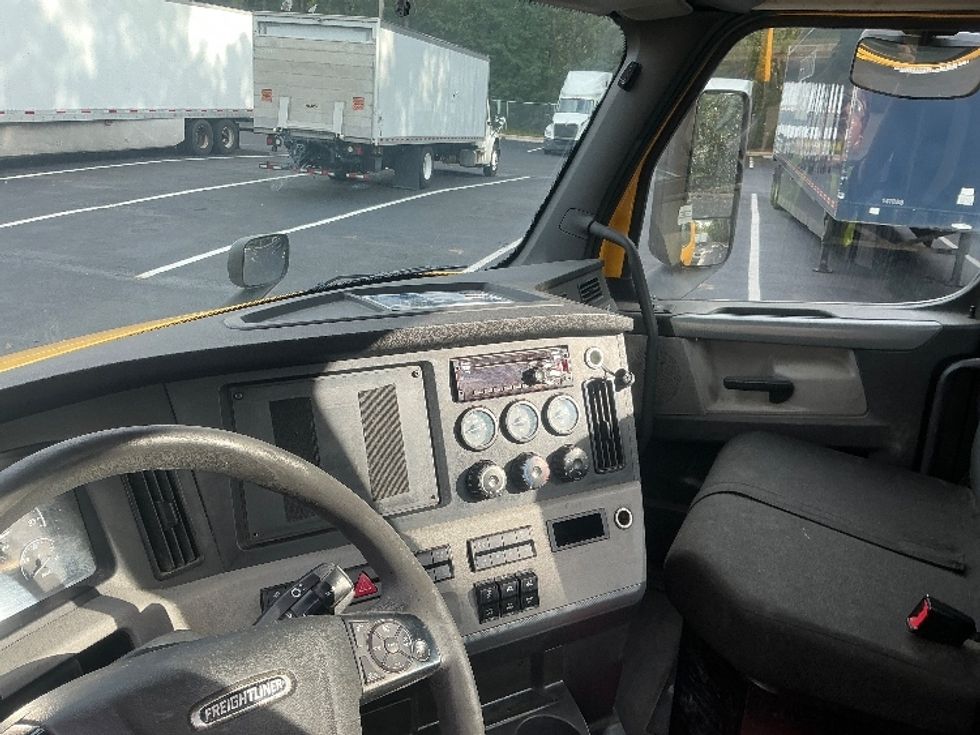 Day Cab Tractor-Heavy Duty Tractors-Freightliner-2020-T11664ST-Jacksonville-FL-616,137\n\t\tmiles-$ 28,750 - Image 10