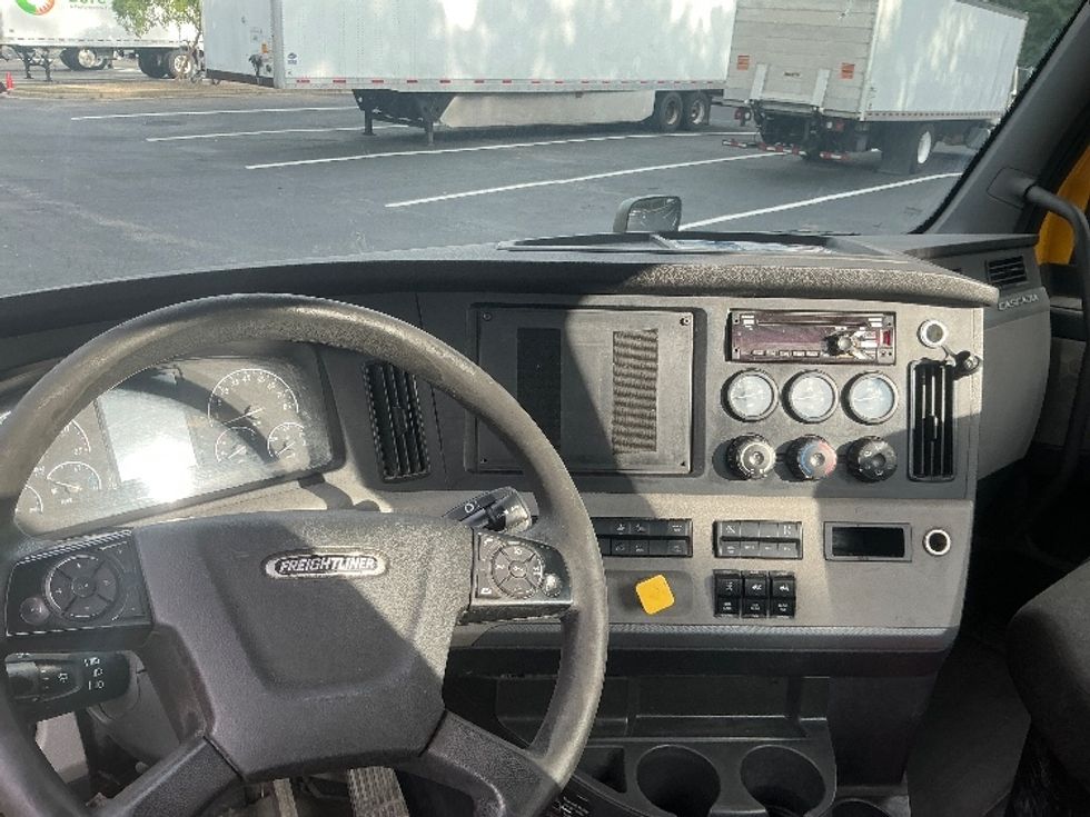 Day Cab Tractor-Heavy Duty Tractors-Freightliner-2020-T11664ST-Jacksonville-FL-616,137\n\t\tmiles-$ 28,750 - Image 11