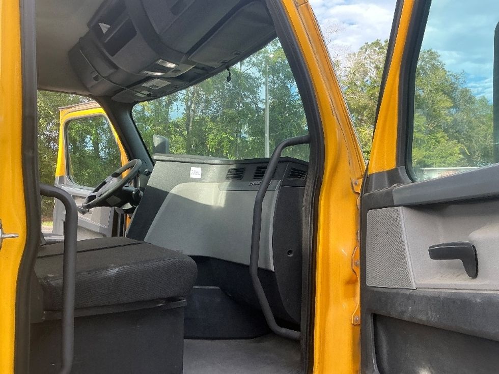 Day Cab Tractor-Heavy Duty Tractors-Freightliner-2020-T11664ST-Jacksonville-FL-616,137\n\t\tmiles-$ 28,750 - Image 12