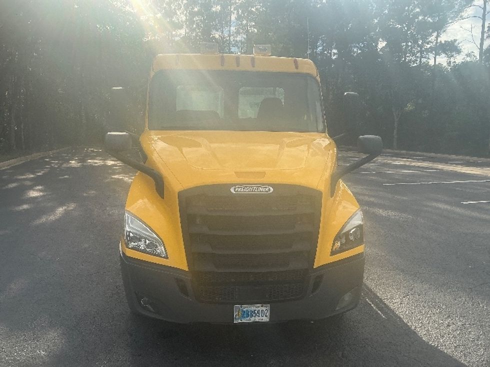 Day Cab Tractor-Heavy Duty Tractors-Freightliner-2020-T11664ST-Jacksonville-FL-616,137\n\t\tmiles-$ 28,750 - Image 2