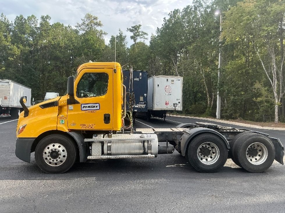 Day Cab Tractor-Heavy Duty Tractors-Freightliner-2020-T11664ST-Jacksonville-FL-616,137\n\t\tmiles-$ 28,750 - Image 4