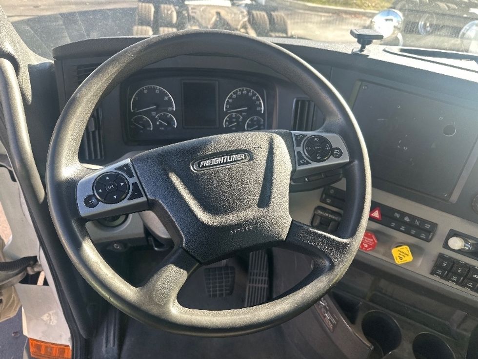Day Cab Tractor-Heavy Duty Tractors-Freightliner-2020-T11664ST-Jessup-MD-579,546\n\t\tmiles-$ 32,250 - Image 11