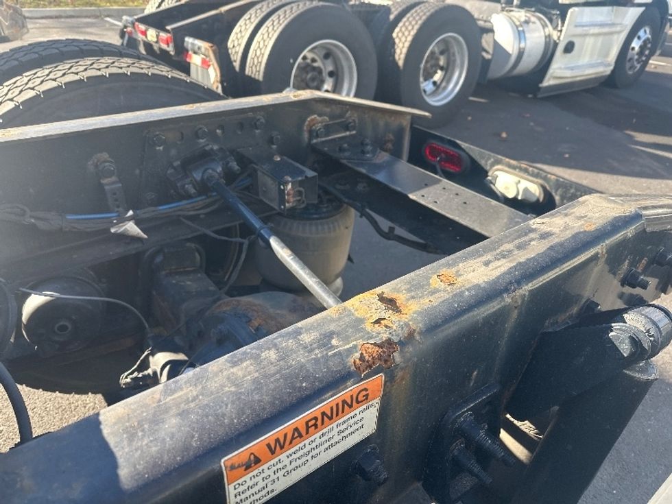 Day Cab Tractor-Heavy Duty Tractors-Freightliner-2020-T11664ST-Jessup-MD-579,546\n\t\tmiles-$ 32,250 - Image 17