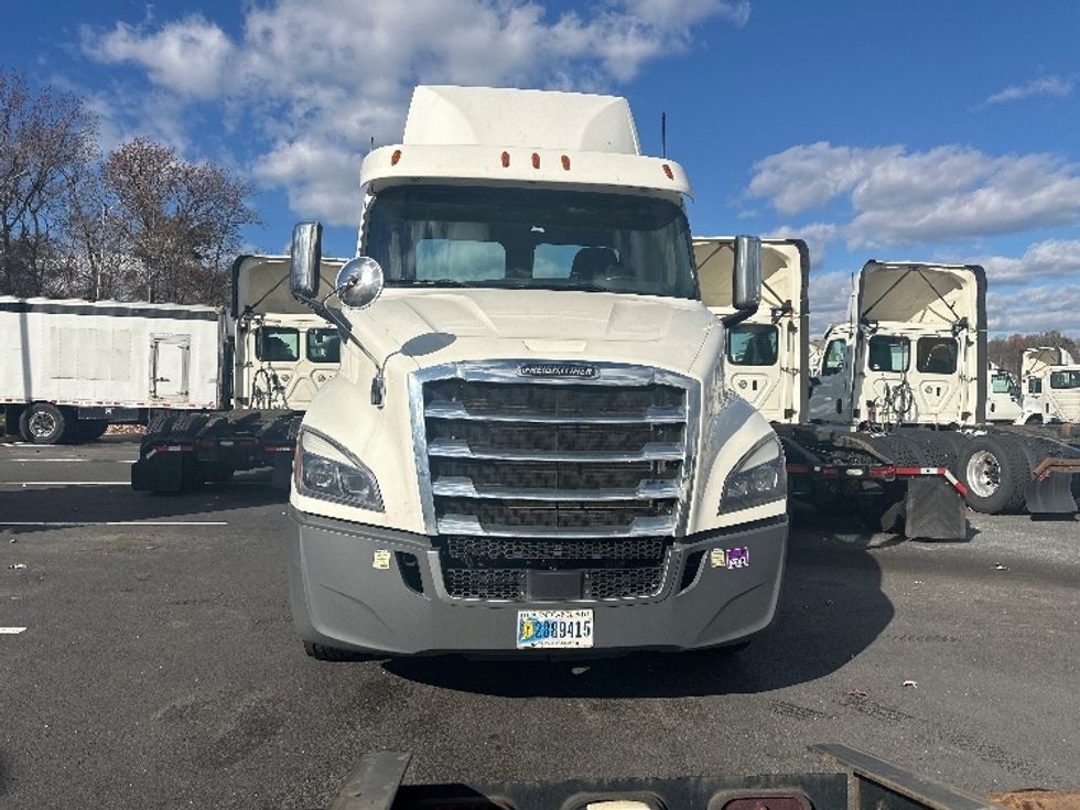 Day Cab Tractor-Heavy Duty Tractors-Freightliner-2020-T11664ST-Jessup-MD-579,546\n\t\tmiles-$ 32,250 - Image 2