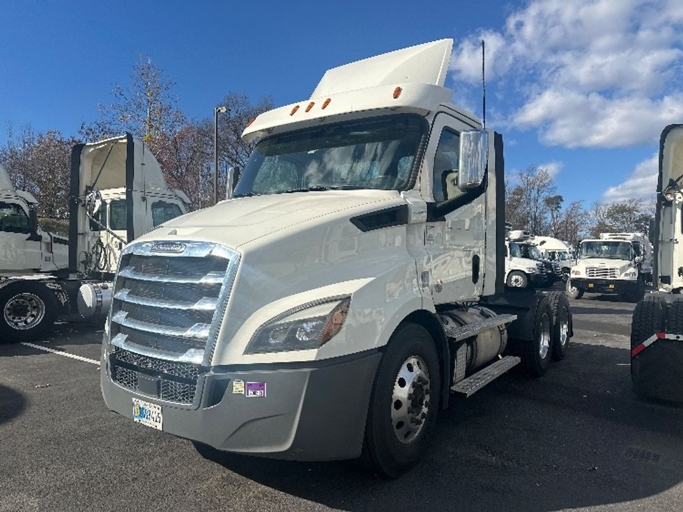 Day Cab Tractor-Heavy Duty Tractors-Freightliner-2020-T11664ST-Jessup-MD-579,546\n\t\tmiles-$ 32,250 - Image 3