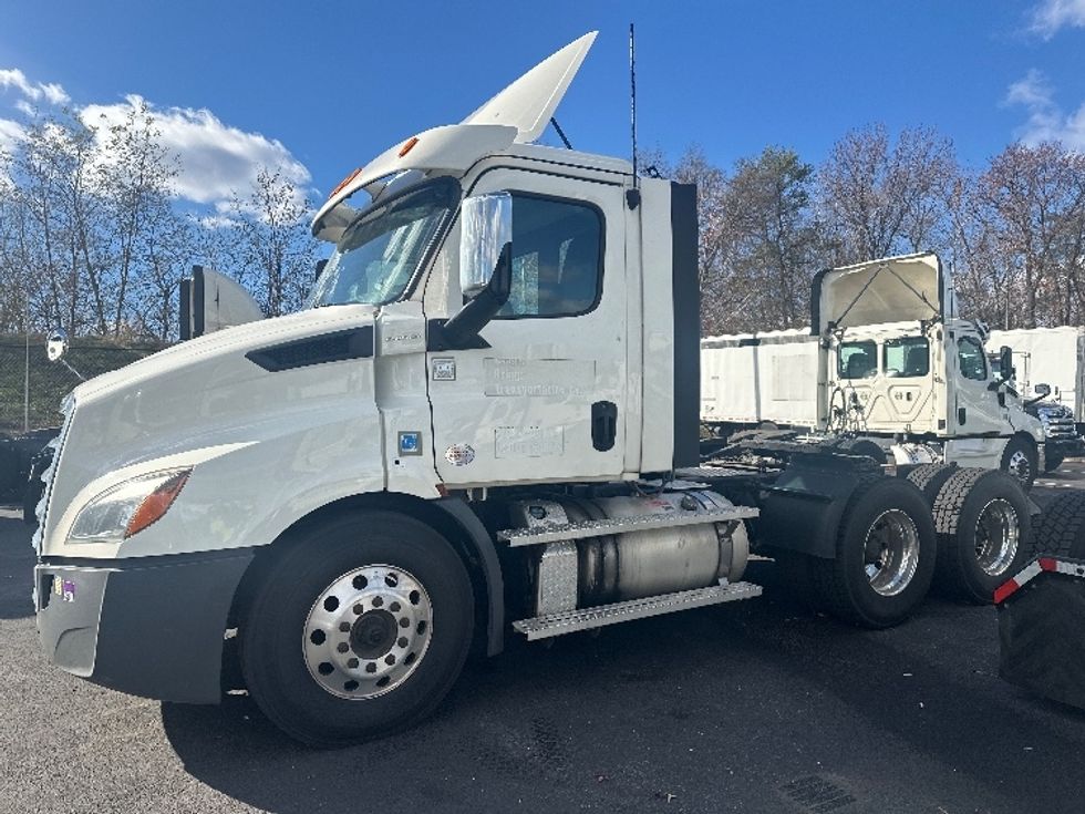 Day Cab Tractor-Heavy Duty Tractors-Freightliner-2020-T11664ST-Jessup-MD-579,546\n\t\tmiles-$ 32,250 - Image 4