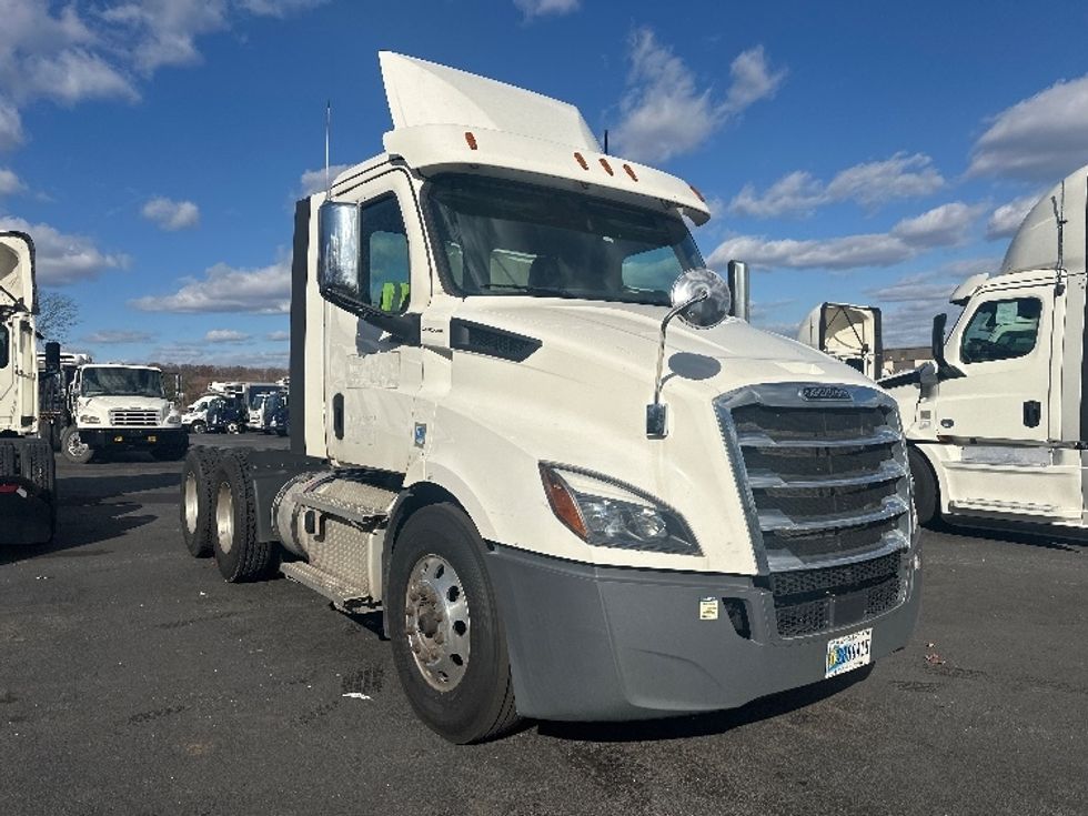 Day Cab Tractor-Heavy Duty Tractors-Freightliner-2020-T11664ST-Jessup-MD-583,258\n\t\tmiles-$ 31,000 - Image 1