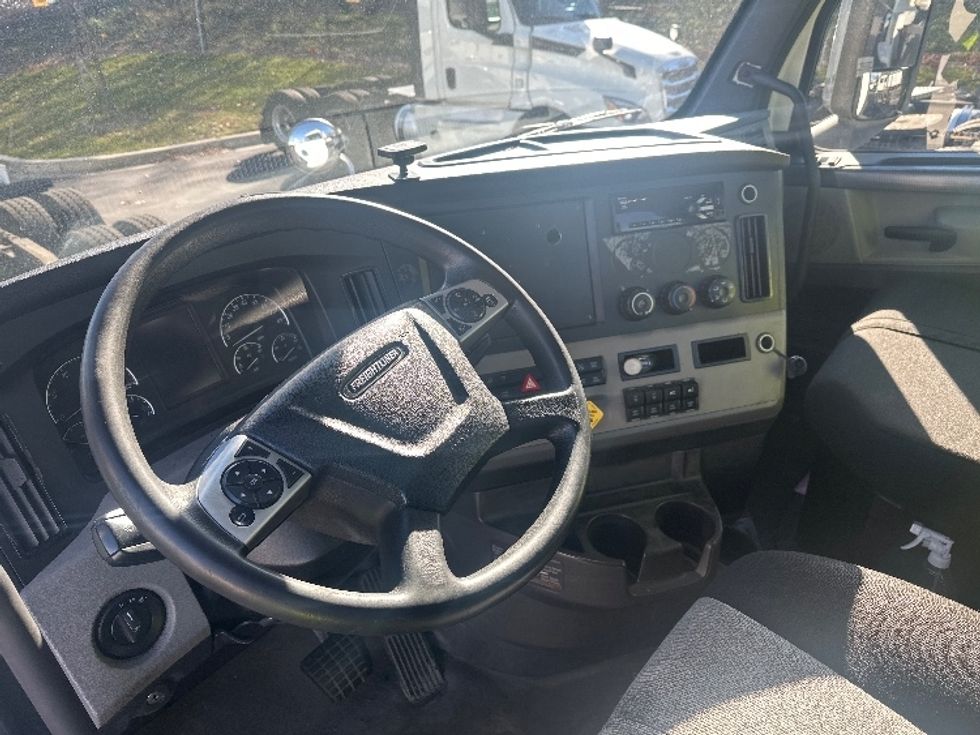 Day Cab Tractor-Heavy Duty Tractors-Freightliner-2020-T11664ST-Jessup-MD-583,258\n\t\tmiles-$ 31,000 - Image 10