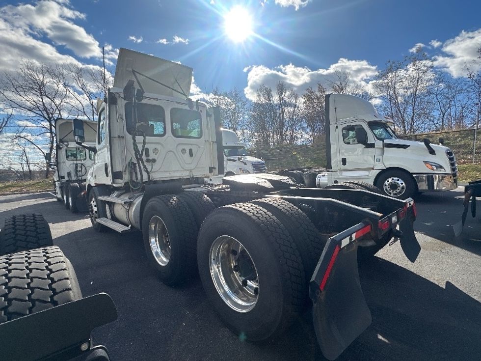 Day Cab Tractor-Heavy Duty Tractors-Freightliner-2020-T11664ST-Jessup-MD-583,258\n\t\tmiles-$ 31,000 - Image 5