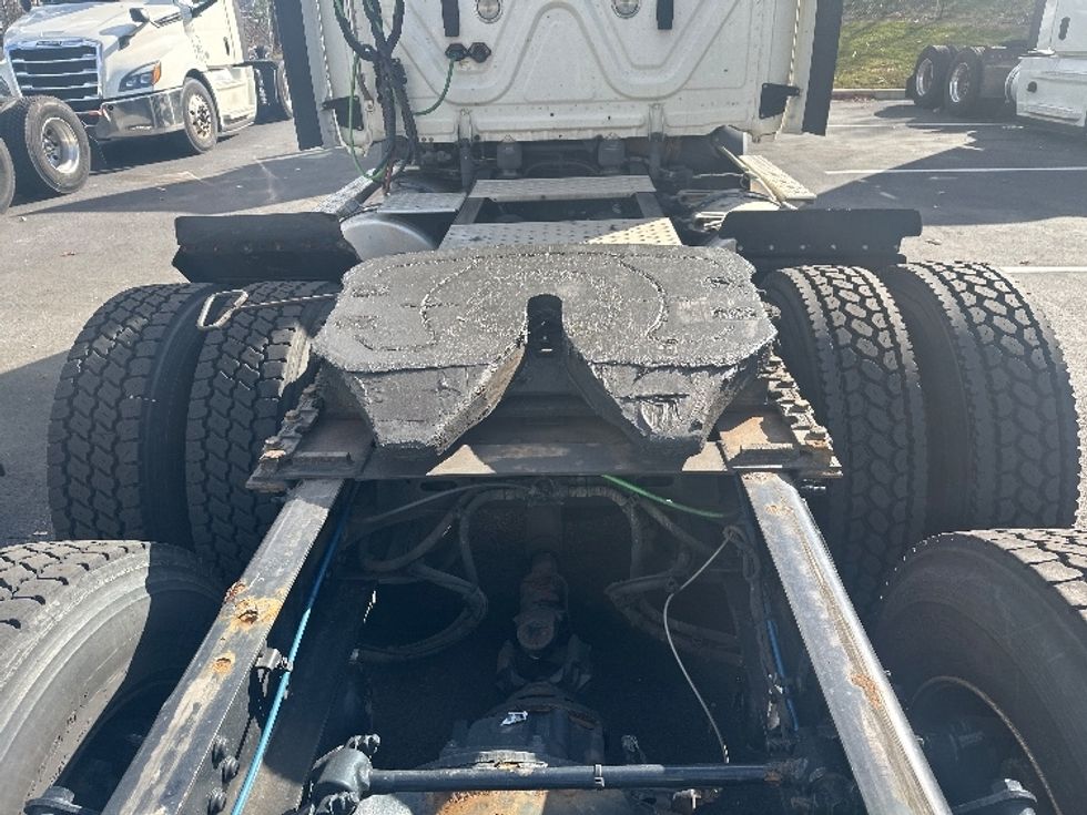 Day Cab Tractor-Heavy Duty Tractors-Freightliner-2020-T11664ST-Jessup-MD-583,258\n\t\tmiles-$ 31,000 - Image 6