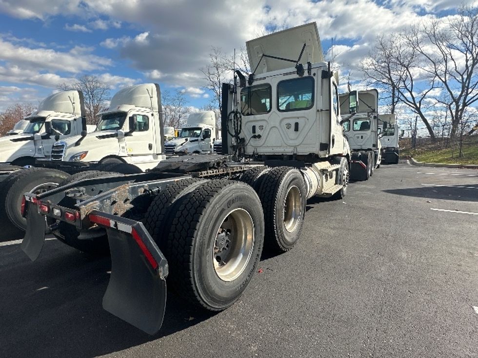 Day Cab Tractor-Heavy Duty Tractors-Freightliner-2020-T11664ST-Jessup-MD-583,258\n\t\tmiles-$ 31,000 - Image 7
