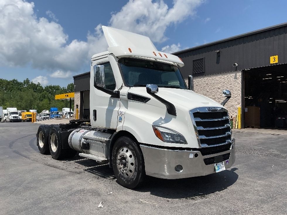 Day Cab Tractor-Heavy Duty Tractors-Freightliner-2020-T11664ST-Jessup-PA-239,881\n\t\tmiles-$ 54,500 - Image 1